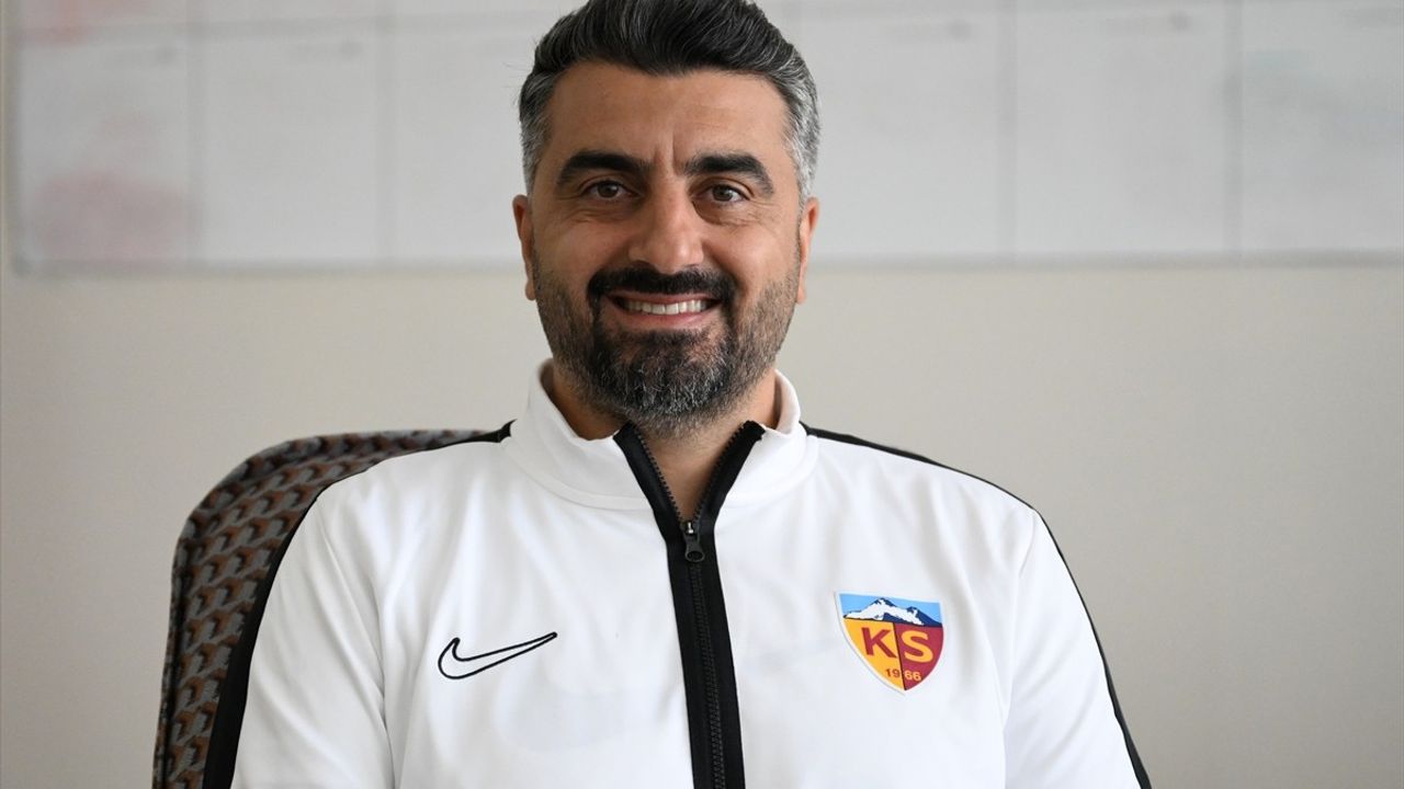 Kayserispor'un Yeni Teknik Direktörü Sinan Kaloğlu: "Ligi İyi Bir Yerde Bitireceğiz"
