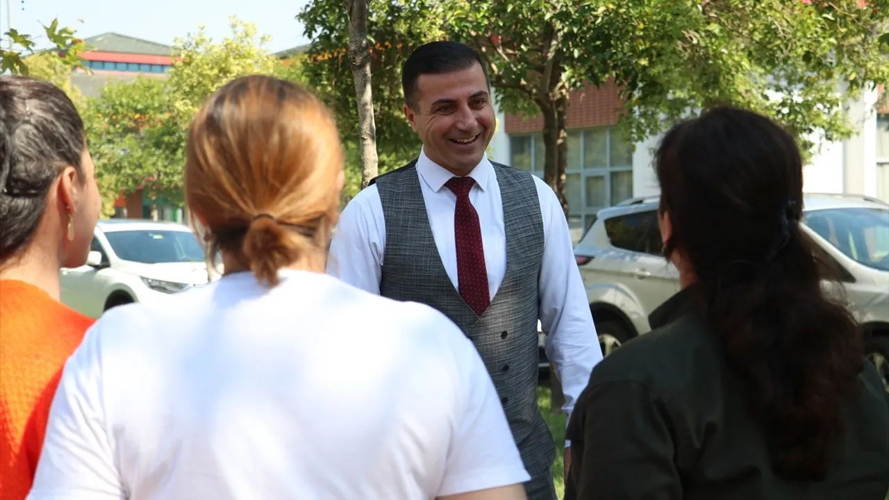 Kick Boks Antrenörü Metin Sezer: Muhtarlık ve Şampiyon Sporcu Yetiştirme Görevi