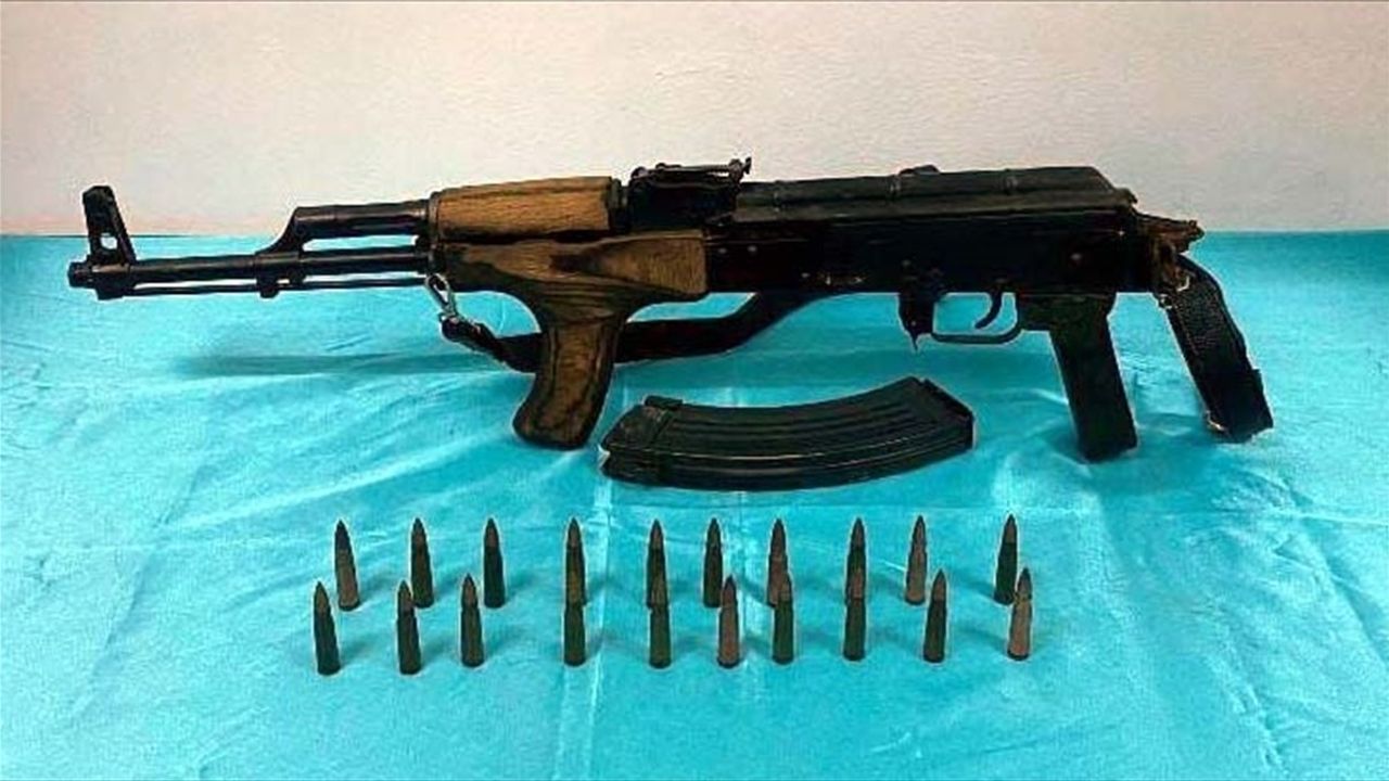 Kırıkkale'de Silah Kaçakçılığına Darbe: 11 Kurusıkı Tabanca ve Kalaşnikof Ele Geçirildi
