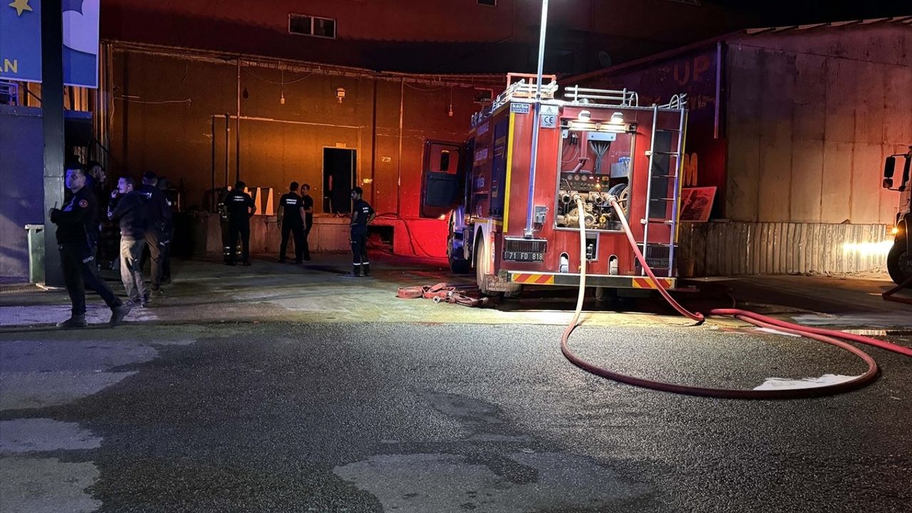 Kırıkkale'deki Tekstil Atölyesindeki Yangın Yeniden Alevlendi