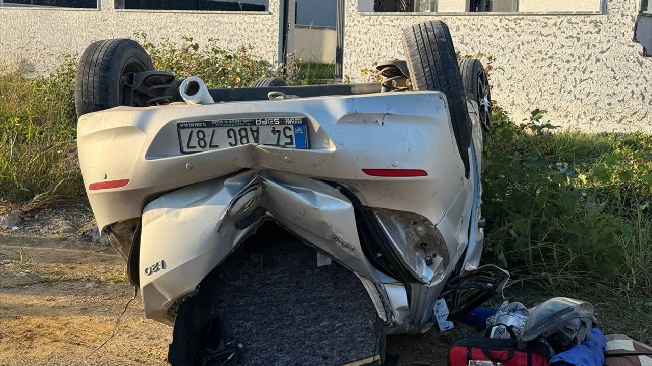 Kocaali'de Takla Atan Araçta Üç Yaralı