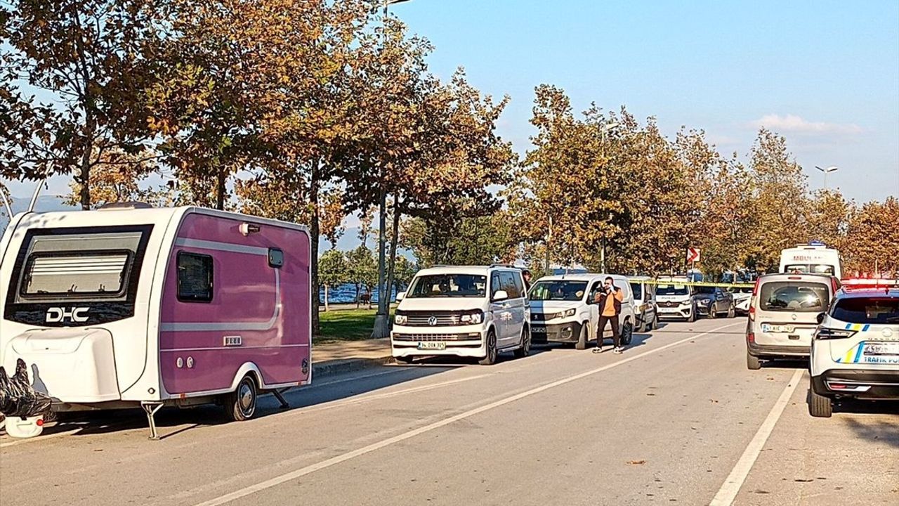 Kocaeli'de Minibüste Şok Ölüm: Silahla Vurulmuş Bir Kişi Bulundu