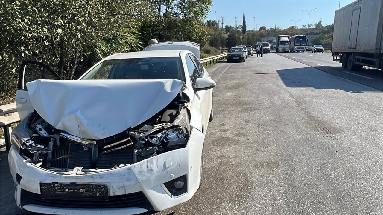 Kocaeli'de Zincirleme Trafik Kazası: 4 Yaralı