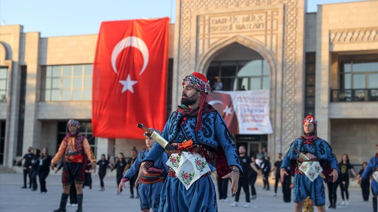 Konya’da Cumhuriyet'in 101. Yılı, 101 Kişilik Zeybek Gösterisiyle Coşkuyla Kutlandı