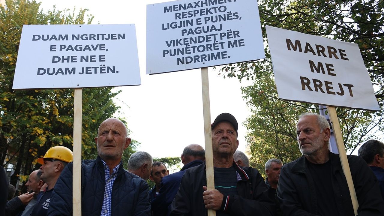 Kosova Enerji Kurumu Çalışanlarından Maaş Artışı için Gösteri