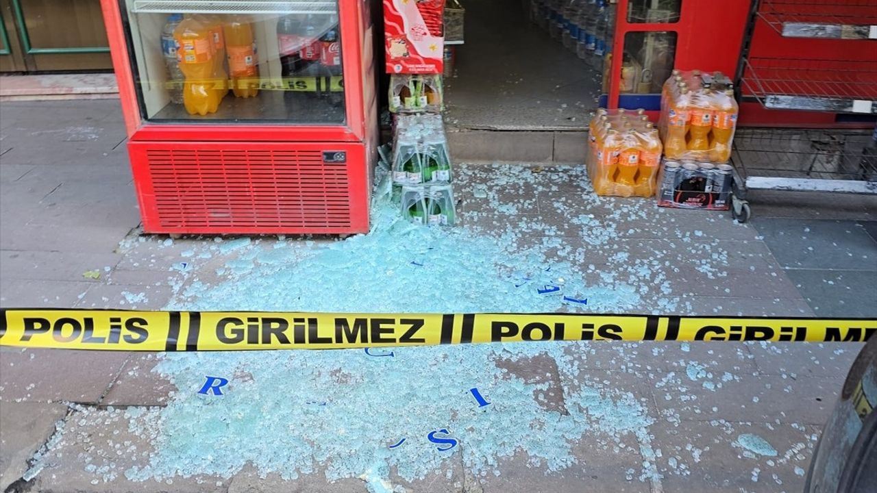 Küçükçekmece'de Maskeli Saldırı: 2 Yaralı