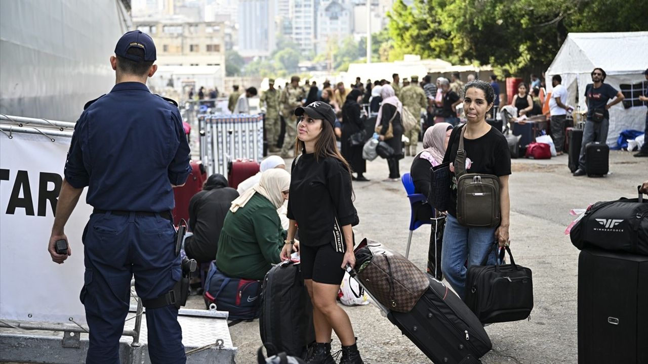 Lübnan'dan Türk Gemileriyle Tahliye Süreci Başladı