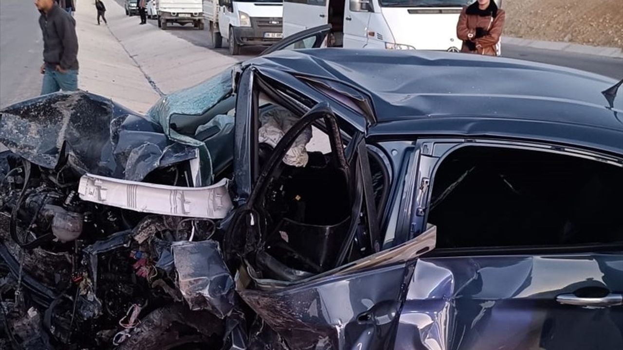 Malatya'da Trafik Kazası: 3 Kişi Hayatını Kaybetti, 4 Yaralı