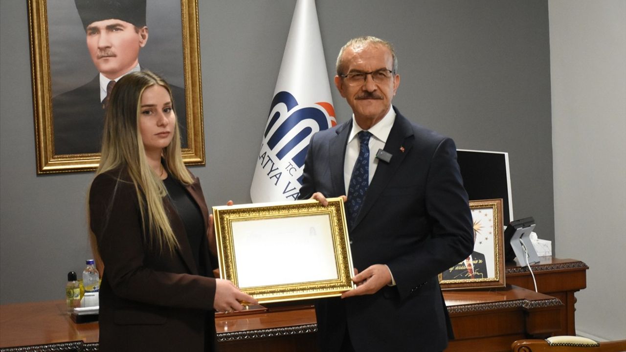 Malatya Depreminde Kahraman Öğretmen: Şura Özçelik