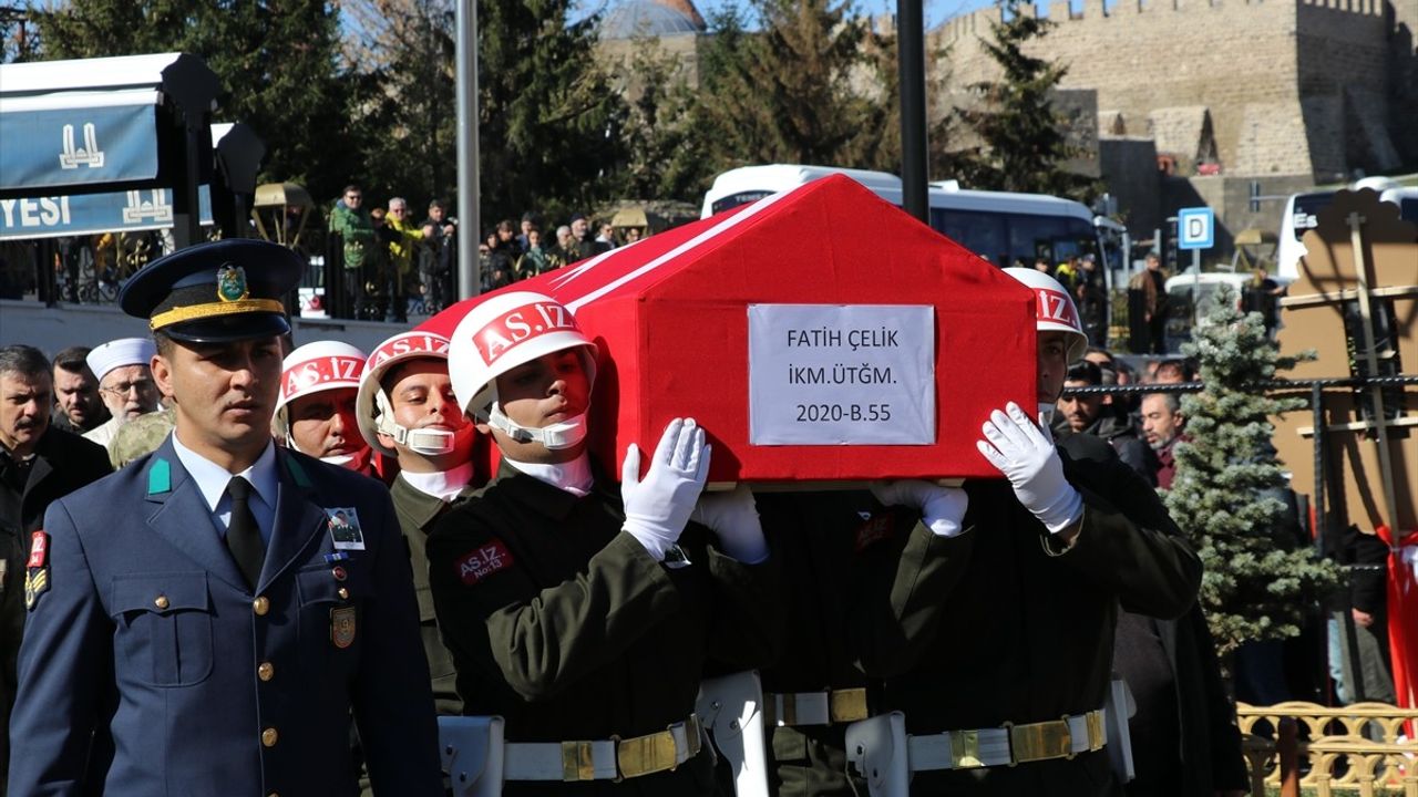 Mardin'de Kalp Krizi Geçiren Üsteğmen Fatih Çelik, Erzurum'da Son Yolculuğuna Uğurlandı