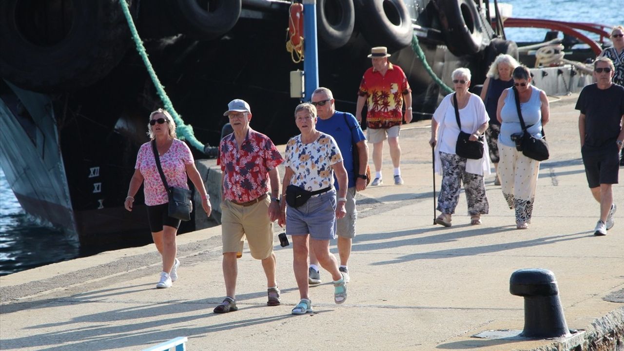 Marella Discovery Kruvaziyeri Alanya Limanı'na Bağlandı