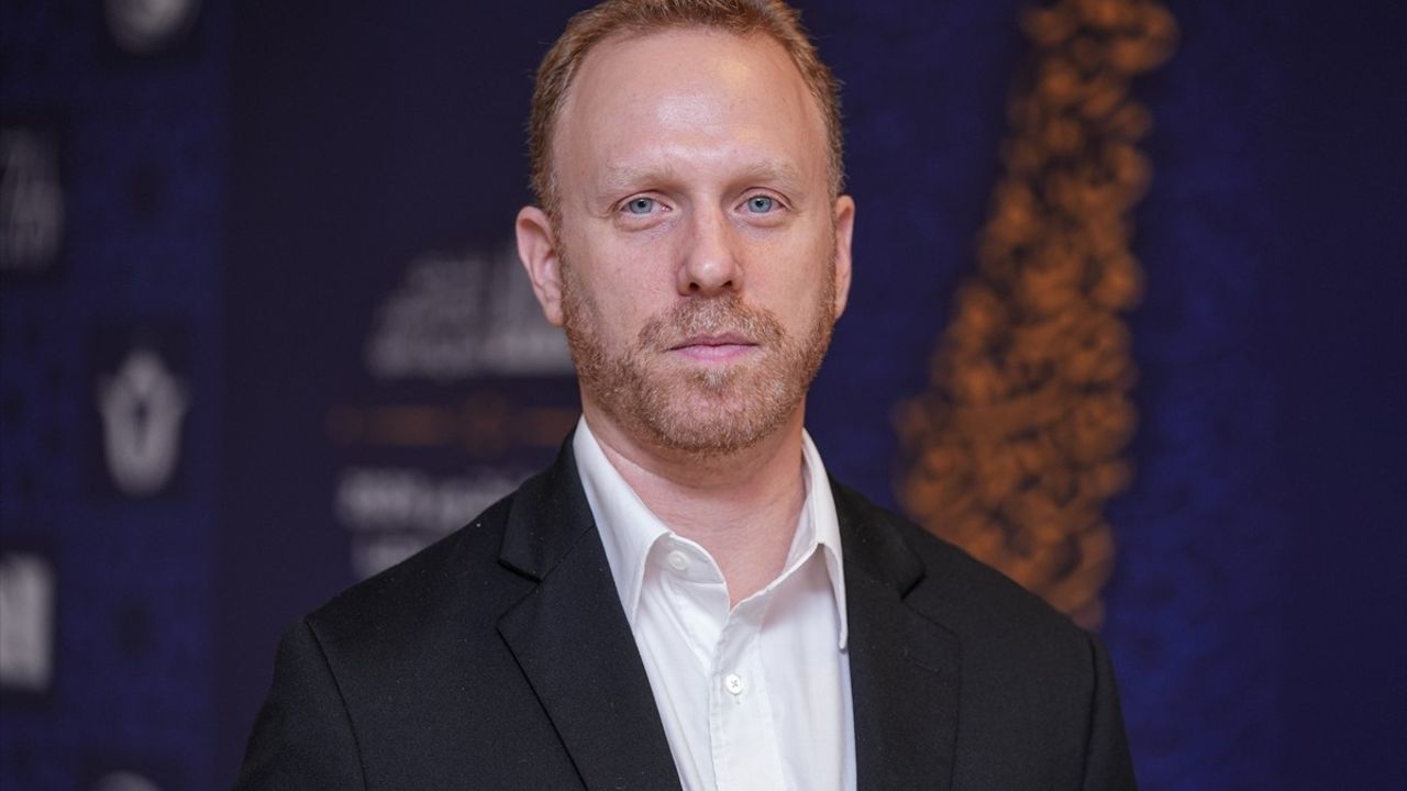 Max Blumenthal'dan Batı Medyasının Savaş Suçlarını Görmezden Gelmesi Üzerine Eleştiriler