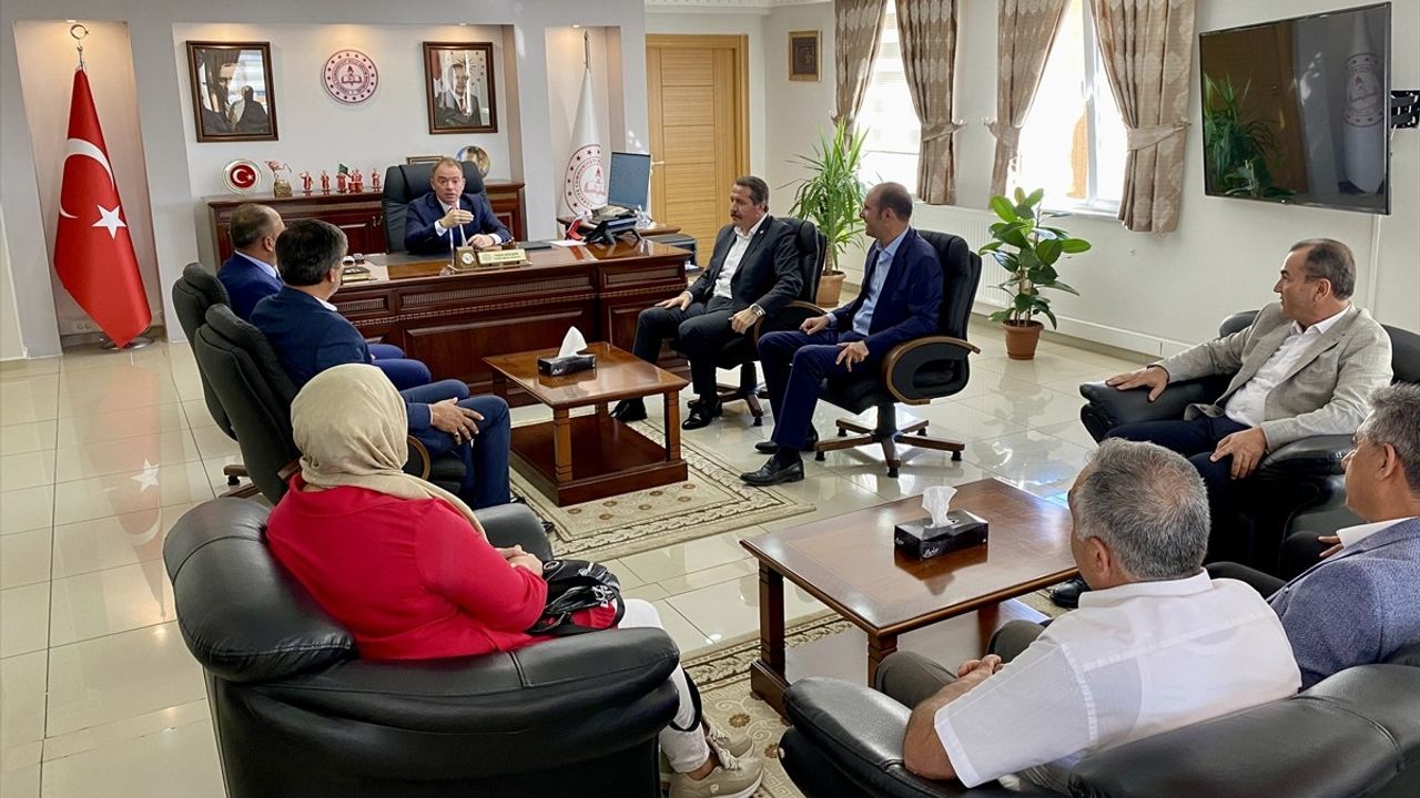 Memur-Sen Genel Başkanı Yalçın, Kırşehir'de Eğitim Bir-Sen Şube Açılışında