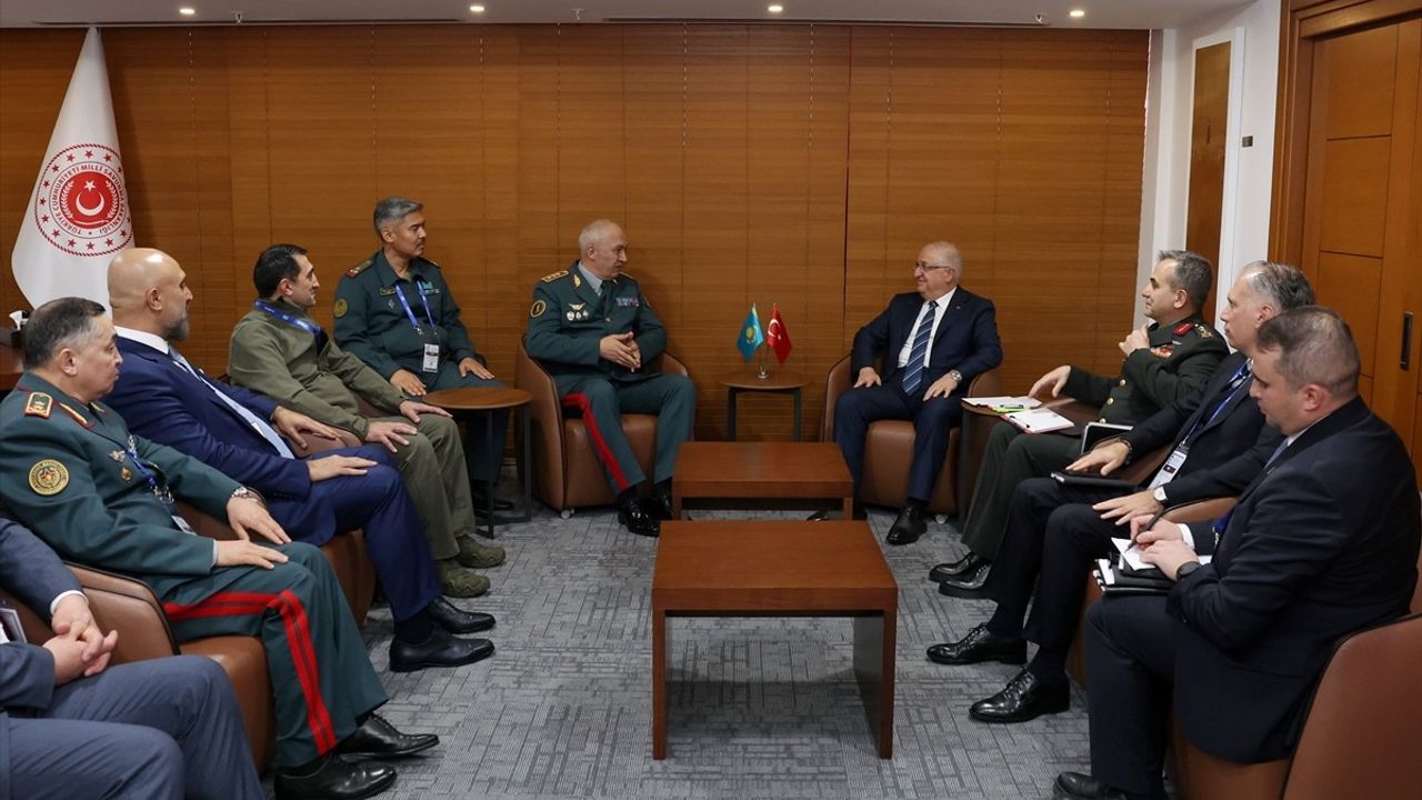 Milli Savunma Bakanı Güler, Kazak Mevkidaşıyla İstanbul’da Bir Araya Geldi