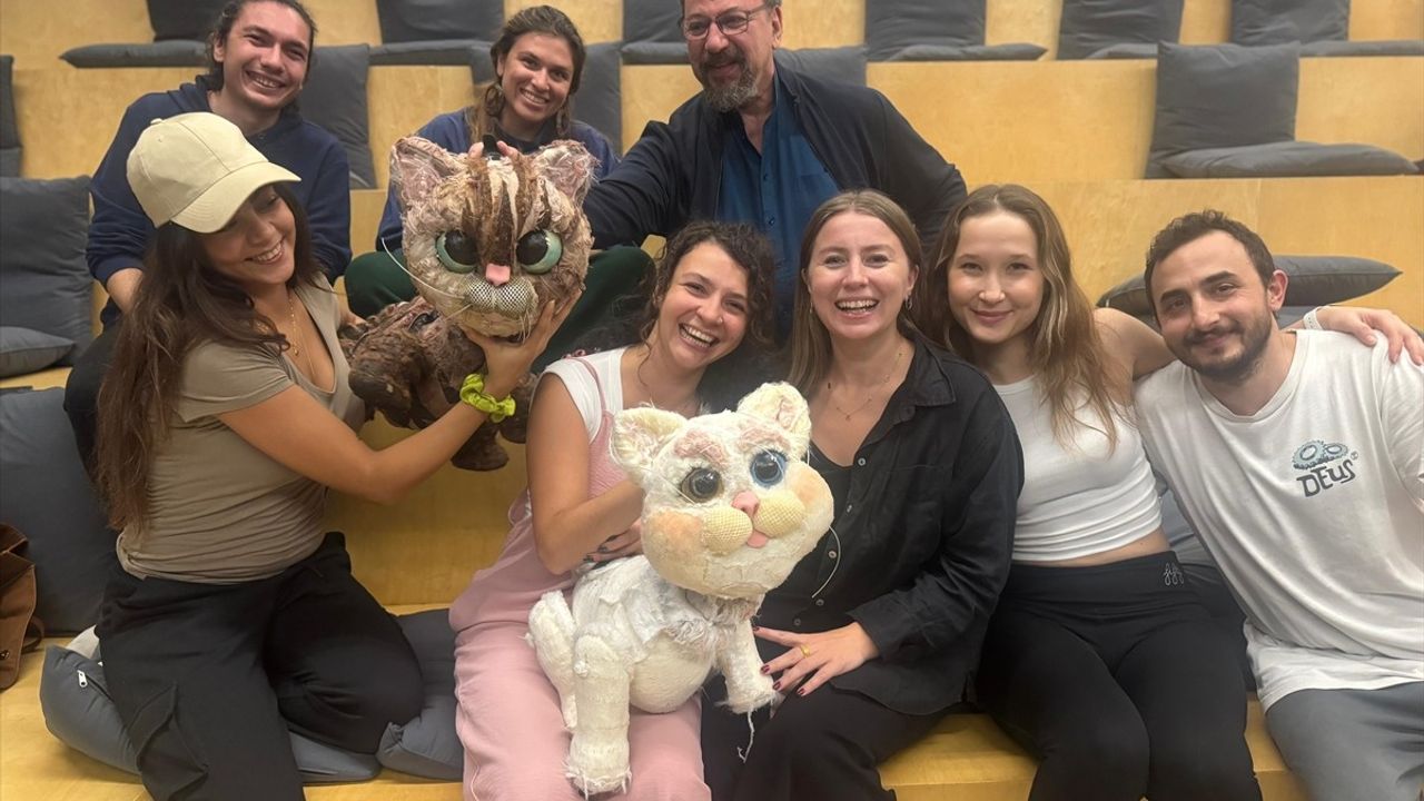 Miyav Kukla Oyunu, Zorlu PSM'de İstanbul'da Prömiyer Yapıyor