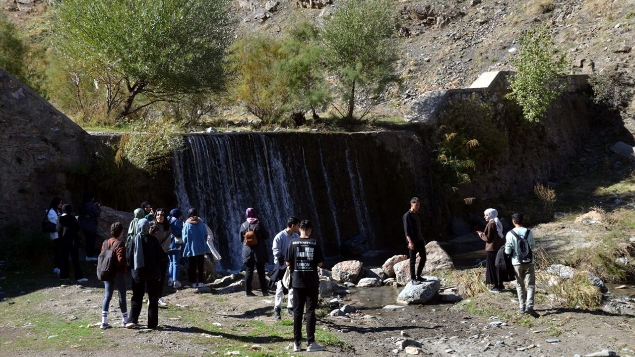 Muş'ta Gençler Doğayla Buluştu