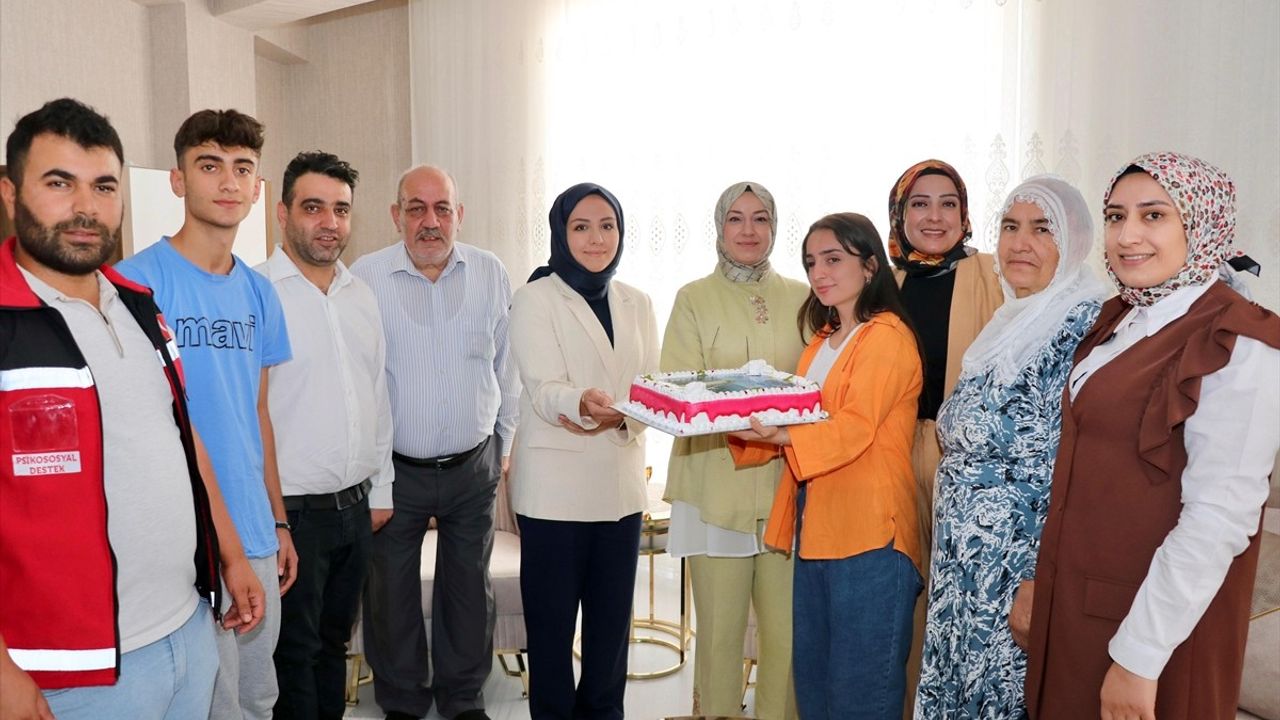 Nurten Kızılkaya'dan Şehit Kızına Doğum Günü Sürprizi