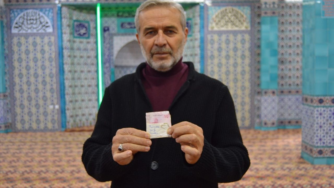 Öğrenci Duyarlılığı: Kütahya'da Telefon Şarj Ücretine Para Bıraktı