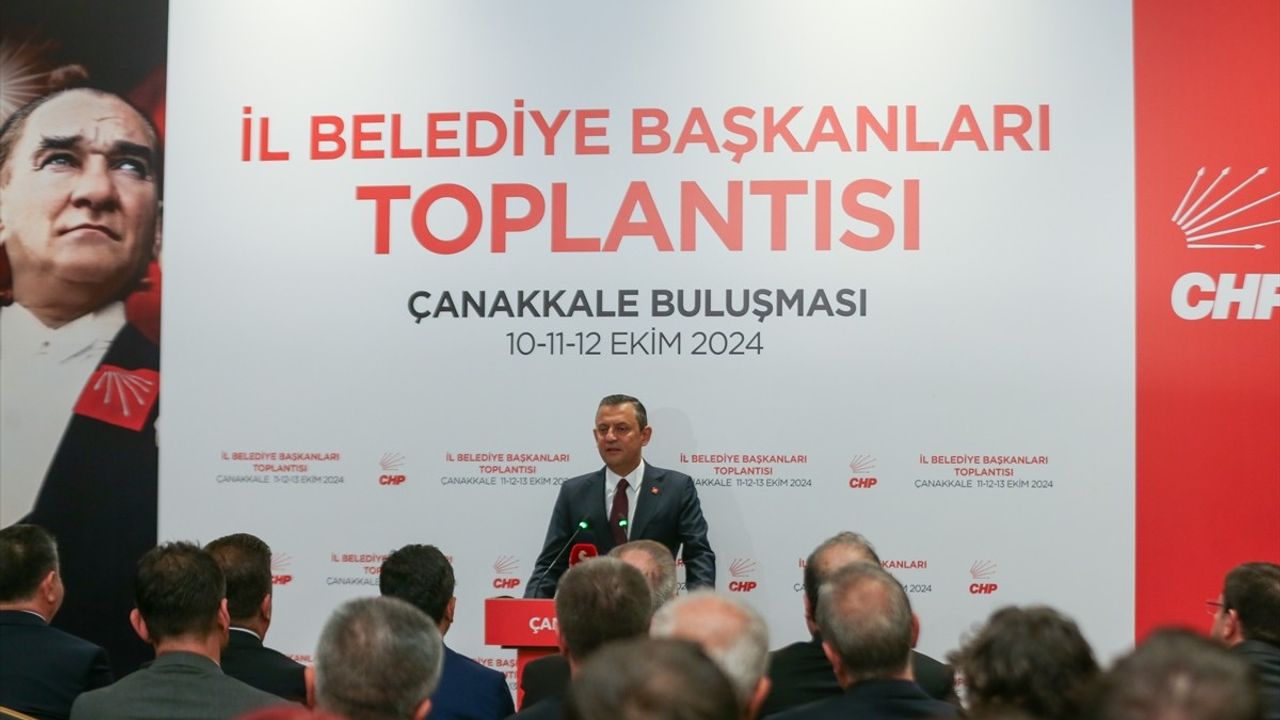 Özgür Özel Çanakkale'de Belediye Başkanları Toplantısında Önemli Mesajlar Verdi
