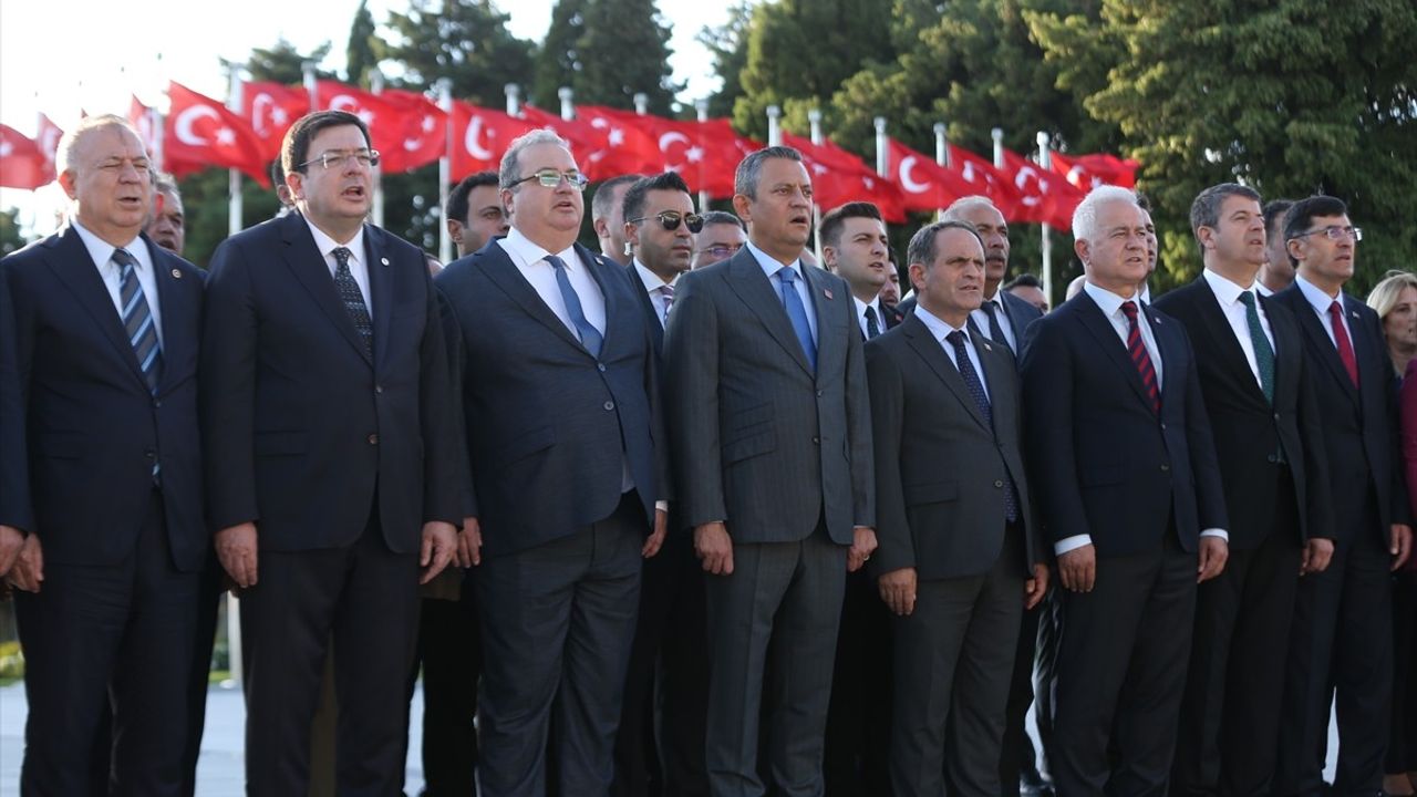 Özgür Özel Çanakkale Şehitler Abidesi'ni Ziyaret Etti