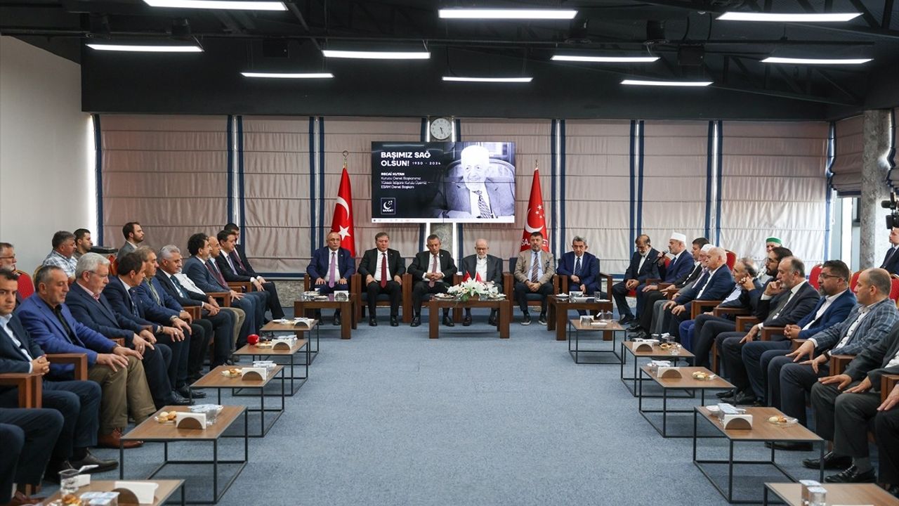 Özgür Özel'den Saadet Partisi'ne Taziye Ziyareti