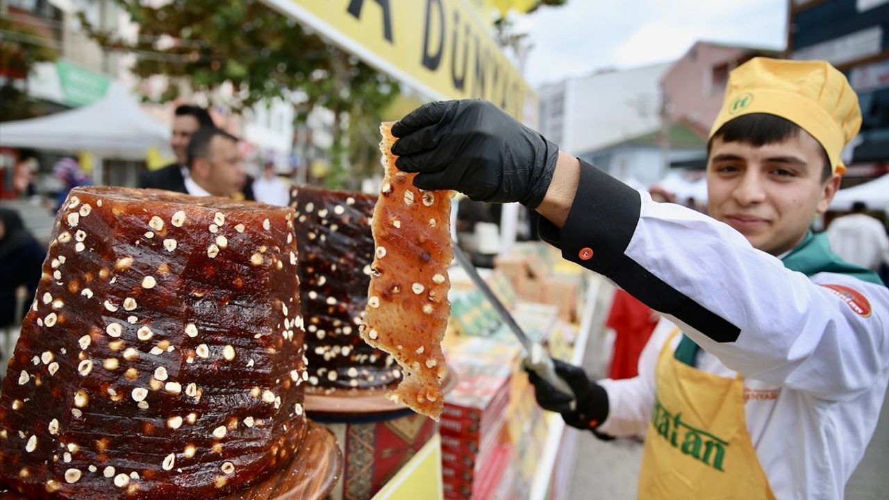 Pamukova'da 5. Ayva ve Yöresel Ürünler Festivali Coşkuyla Başladı