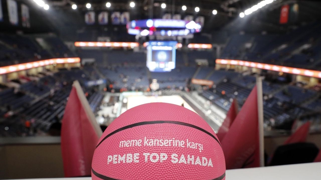 Pembe Top Sahada Projesi: Boyner'in Desteklediği Farkındalık Çalışması