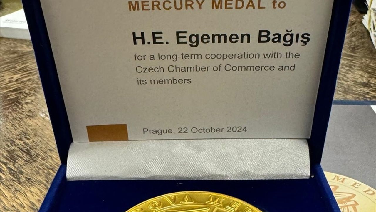 Prag Büyükelçisi Egemen Bağış'a Altın Merkür Madalyası