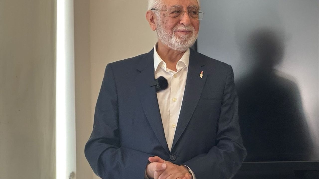 Prof. Dr. Ahmet Ağırakça'nın 'Rasulullah'ın Gölgesinde' Eseri Yayınlandı