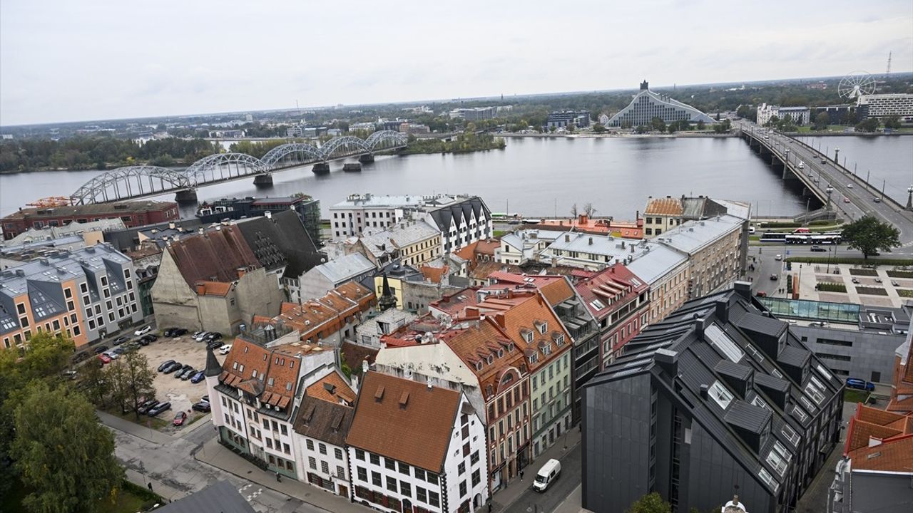 Riga: Daugava Nehri'nin Sunduğu Baltık Şehri