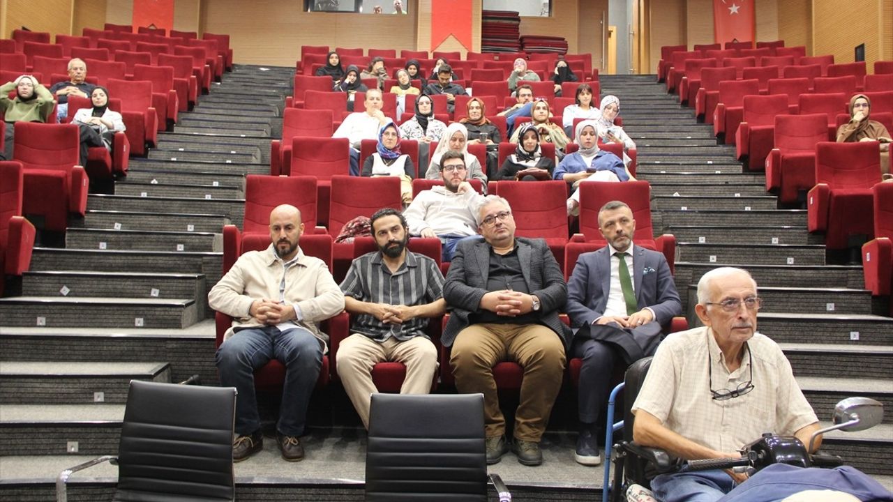 Sakarya'da Nawras Abu Saleh'in 'Büyük Gelen Palto' Filmi Gösterildi