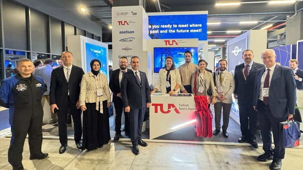 Sanayi ve Teknoloji Bakanı Kacır, İtalya'daki Uluslararası Uzay Kongresi'nde