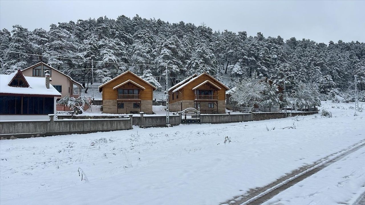 Sivas'ın Yüksek Kesimlerinde Kar Yağışı Etkili Oluyor