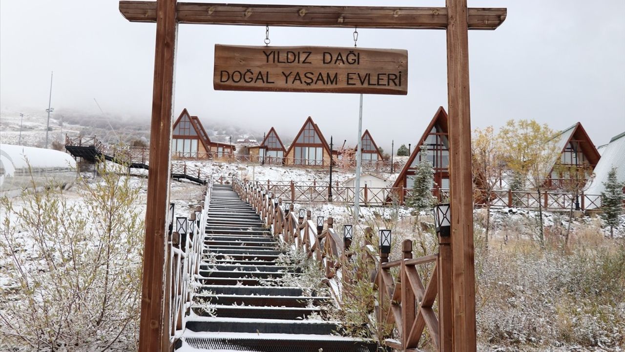 Sivas'ta Yıldız Dağı'na İlk Kar Yağışı Düştü