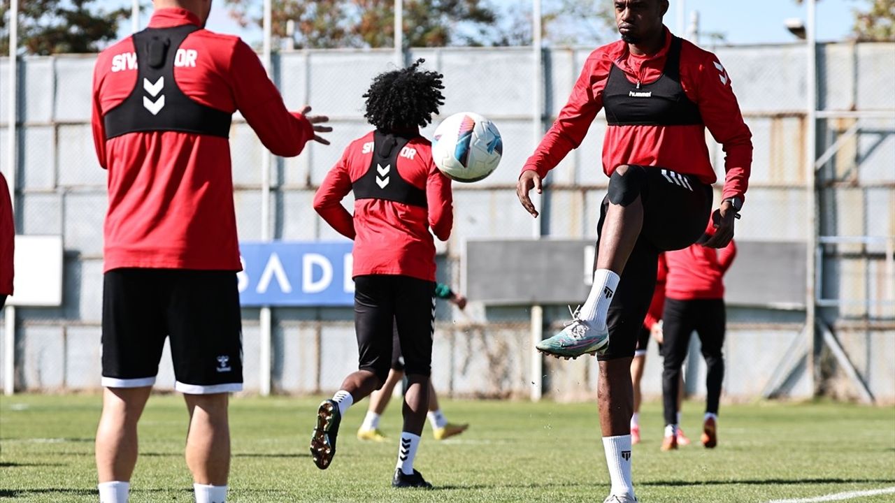 Sivasspor, Adana Demirspor Maçı İçin Hazırlıklarını Sürdürüyor