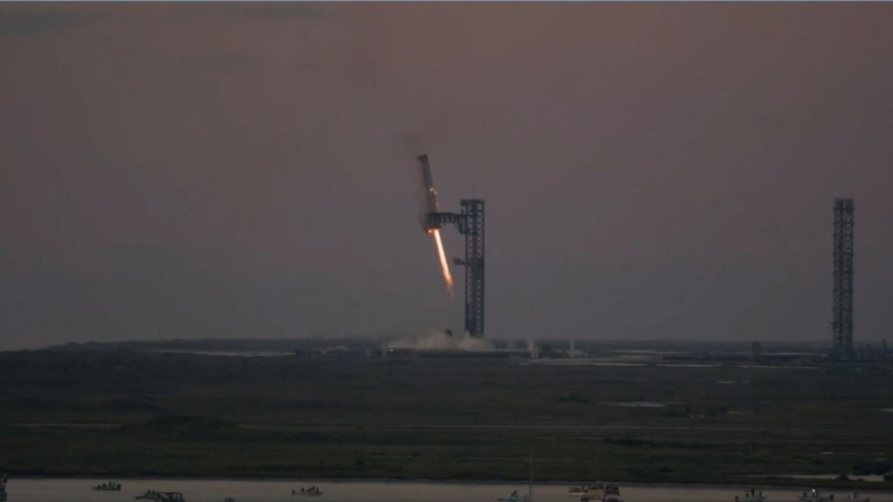 SpaceX'in Starship Roketi Beşinci Test Uçuşunda Başarılı İniş Gerçekleştirdi