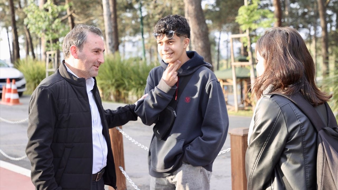 Sultanbeyli Belediyesi'nden Üniversitelilere Ulaşım Desteği