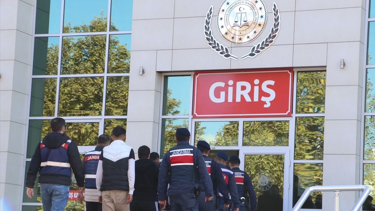 Tekirdağ'da Sosyal Medya Üzerinden Terör Propagandası Yapan 4 Zanlı Tutuklandı