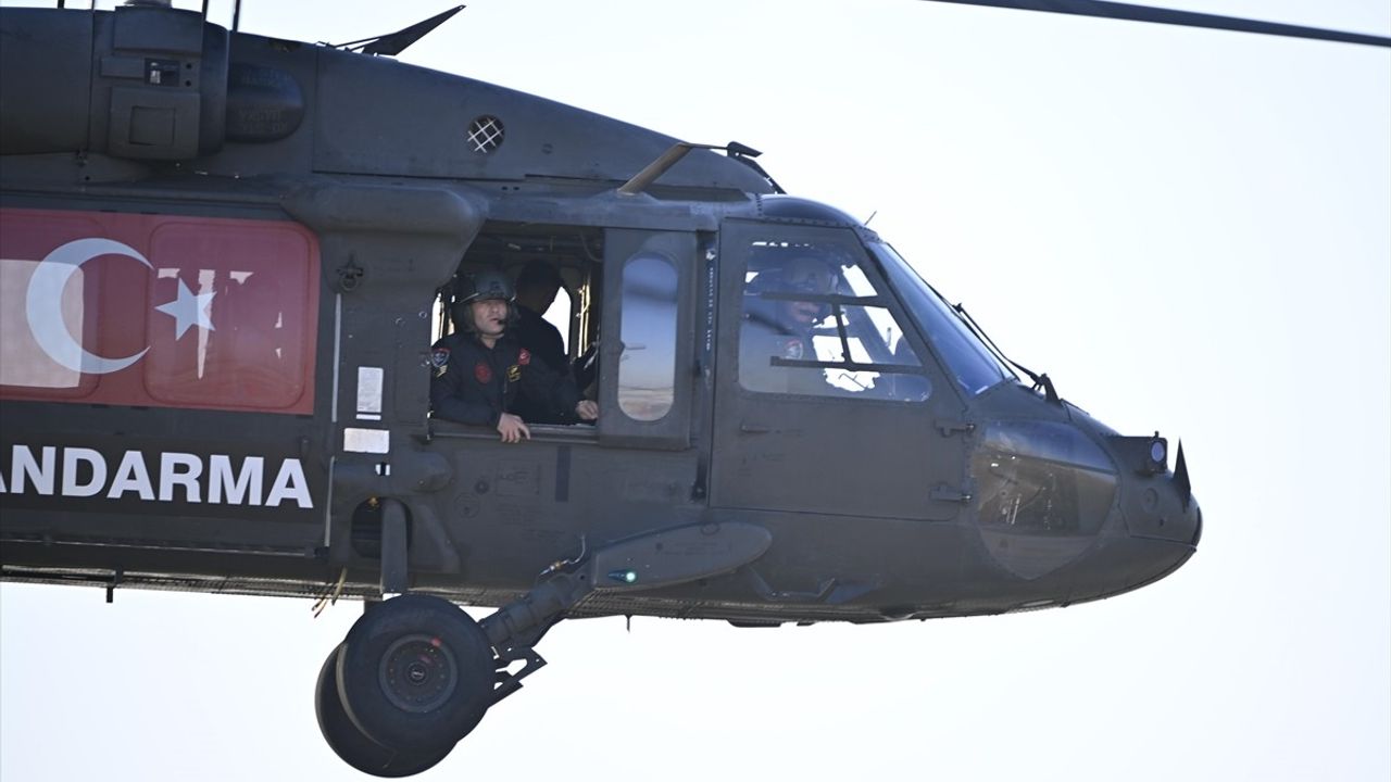 TEKNOFEST: Adana'da Çocuklar Helikopterle Uçuş Deneyimi Yaşadı