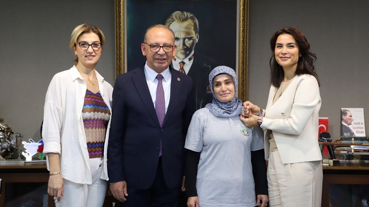 Temizlik İşçisinden Örnek Davranış: Çantayı Zabıta'ya Teslim Etti