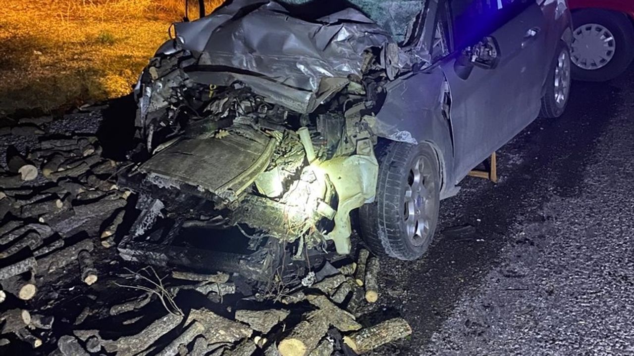 Tokat'ta Otomobil-Traktör Çarpışması: 1 Ölü, 2 Yaralı