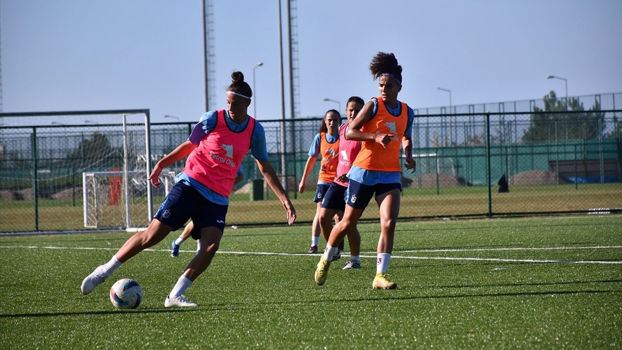 Trabzonspor Petrol Ofisi Kadın Futbol Takımı Zirveye Odaklandı
