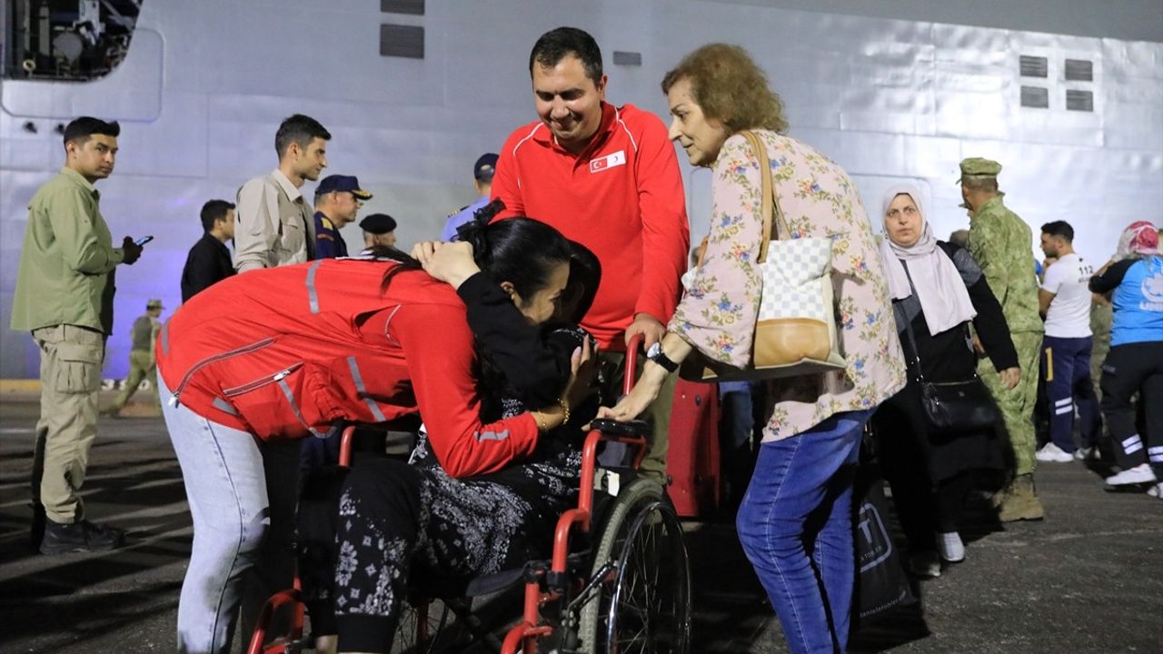 Türk Kızılay, Lübnan'dan Tahliye Edilenlere Beslenme Desteği Sağlıyor