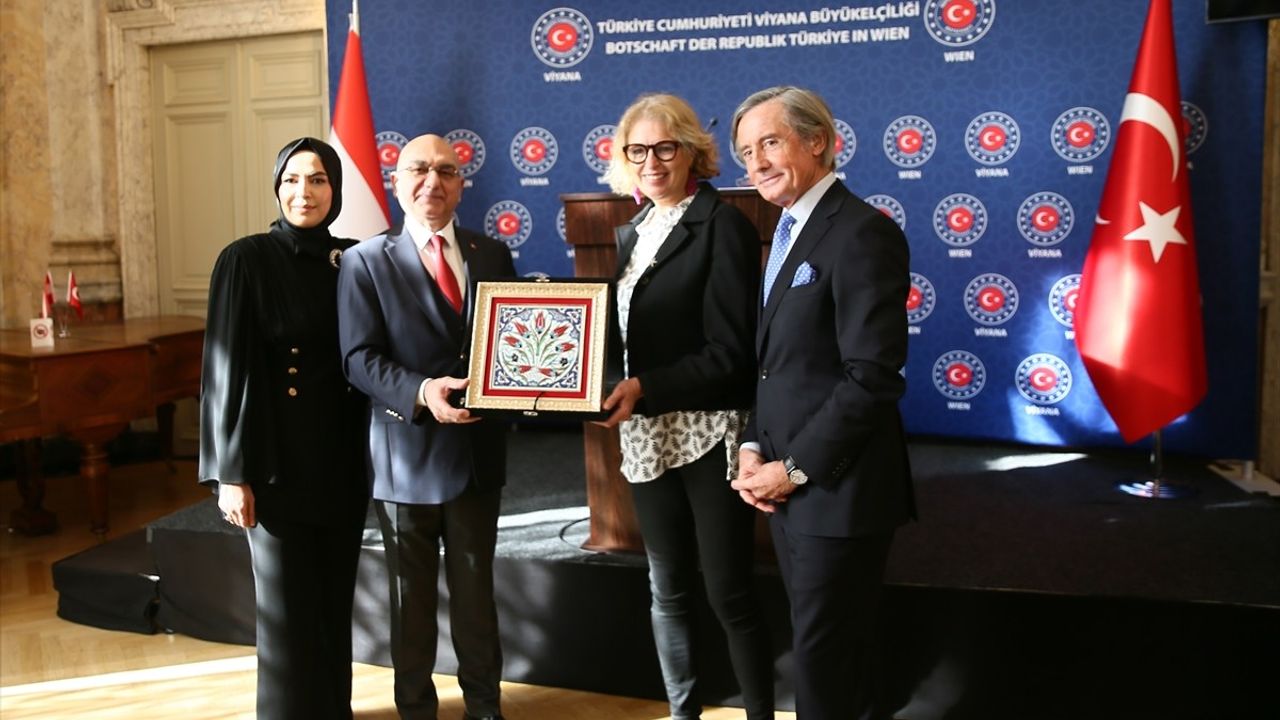 Türkiye Cumhuriyeti'nin 101'inci Yılı Avusturya'da Coşkuyla Kutlandı