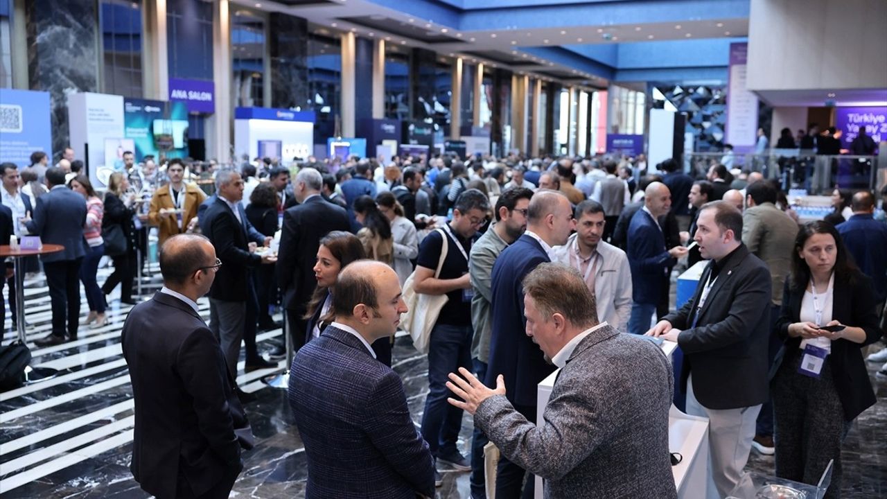 Türkiye Yapay Zeka Zirvesi İstanbul'da Yapay Zeka Ekosistemini Buluşturdu