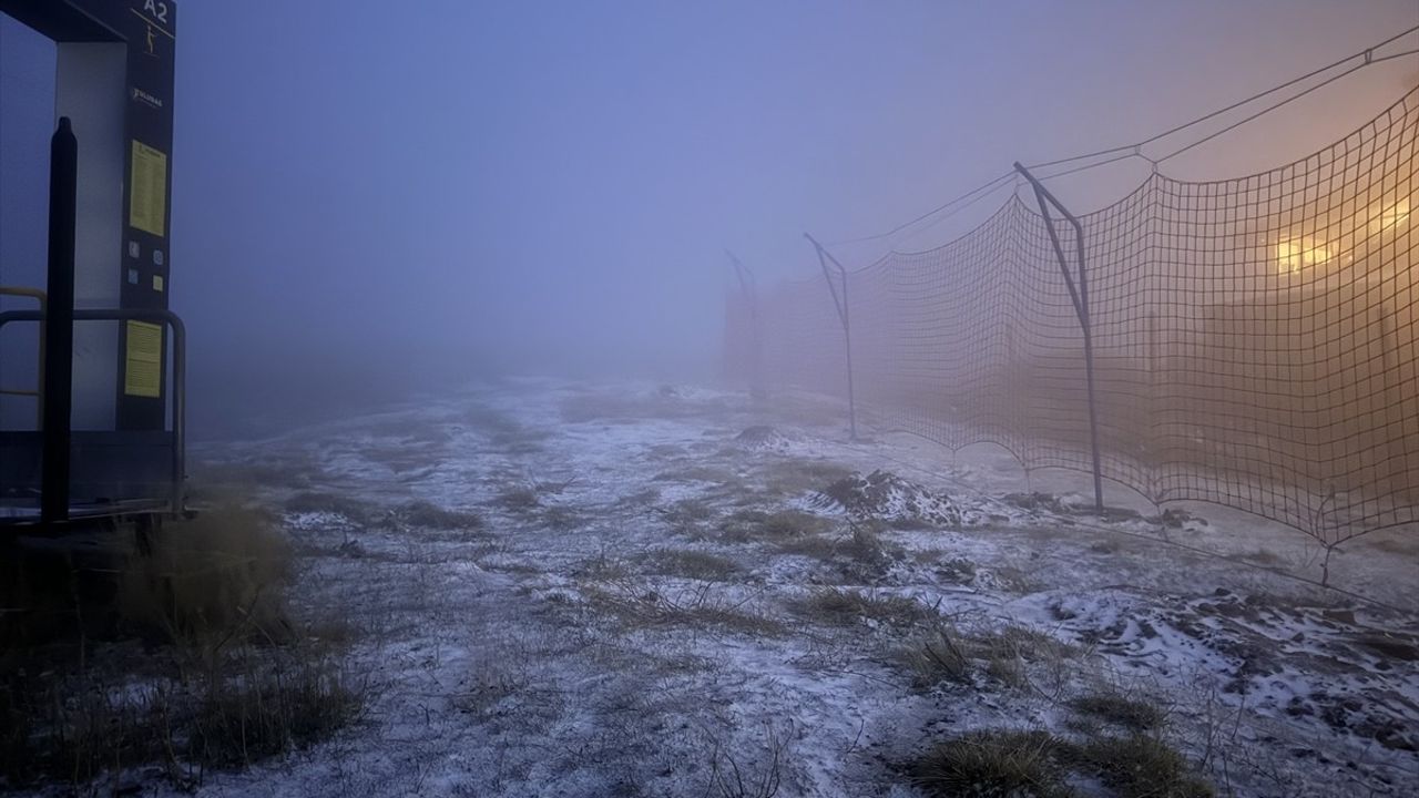 Uludağ'da Mevsimin İlk Kar Yağışı Başladı