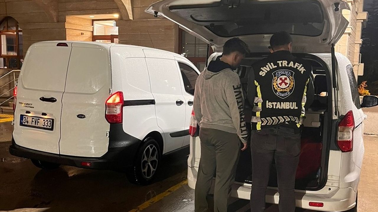 Ümraniye'de Asker Konvoyunda Trafik İhlalleri: 4 Sürücüye 14 Bin Lira Ceza