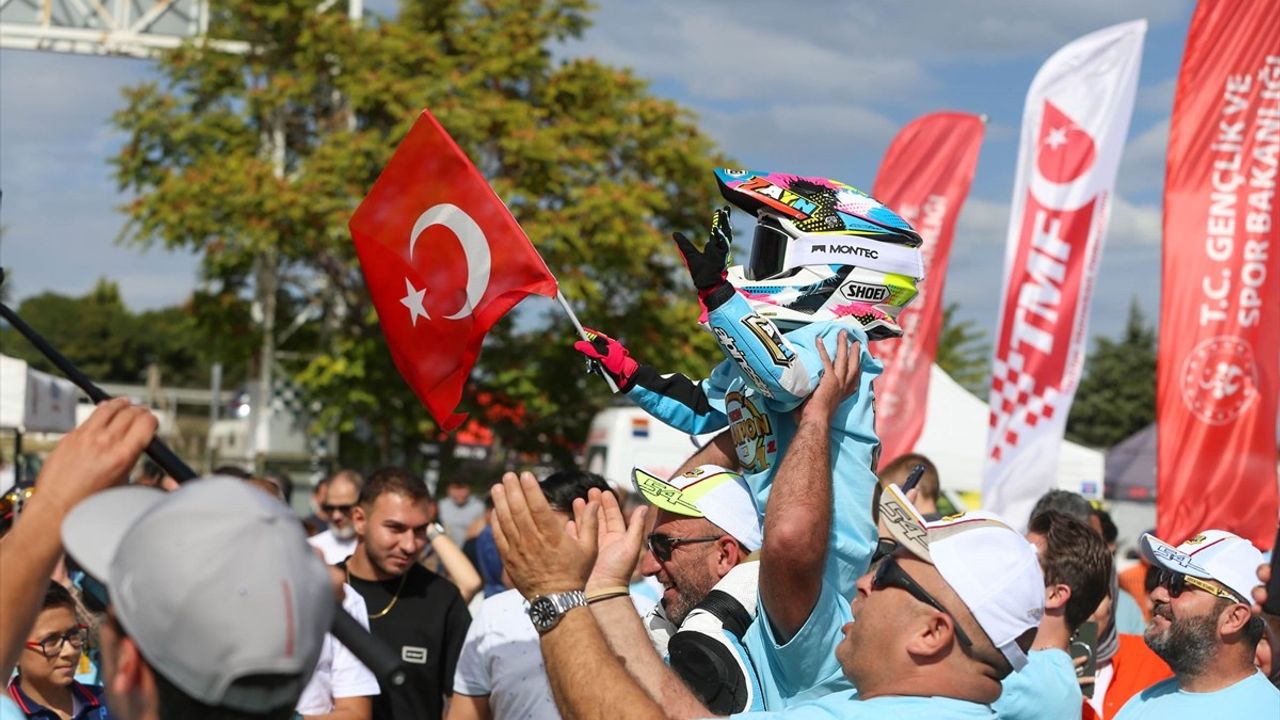 Uşak'ta Türkiye Süpermoto Şampiyonası Final Yarışları Gerçekleştirildi