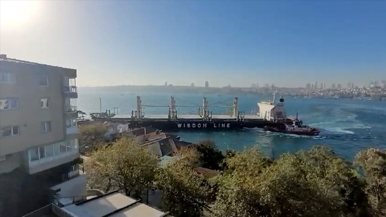 Üsküdar'da Gemi Kazası: İki Yük Gemisi Sürtüştü