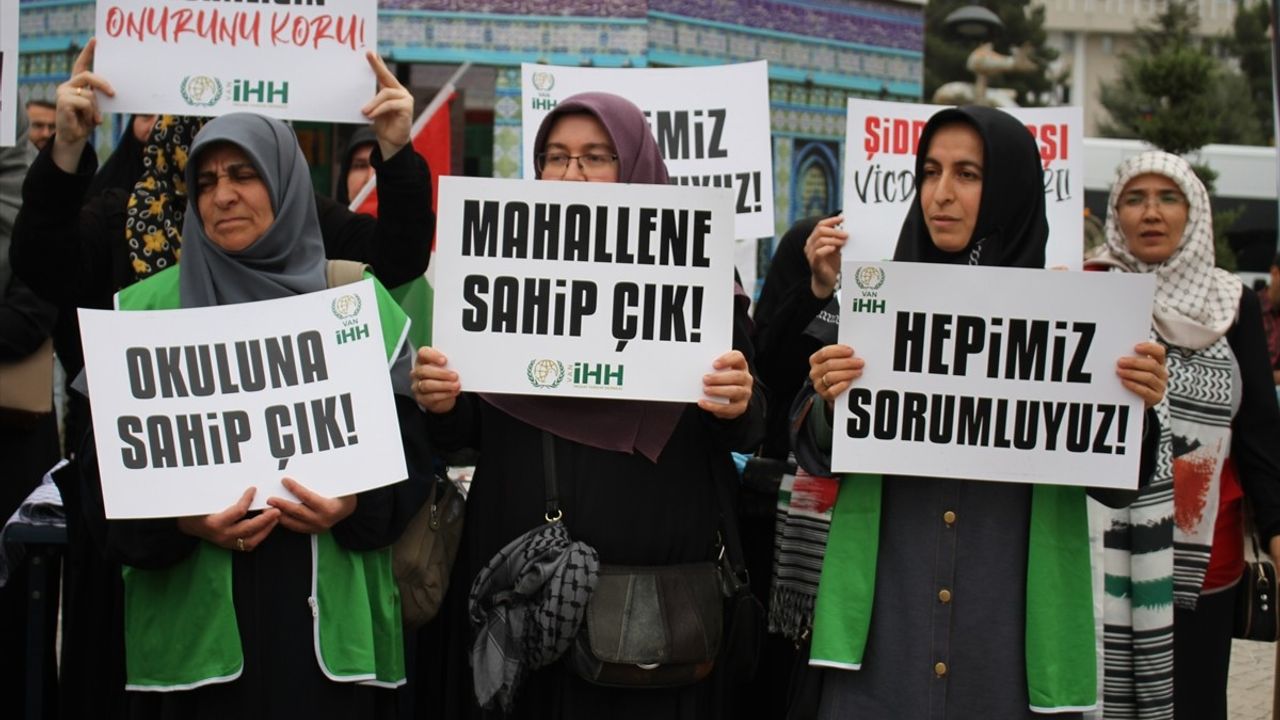 Van'da Kadına Yönelik Şiddete Karşı Protesto